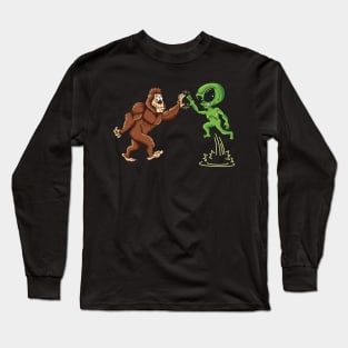 Bigfoot Alien High Five Yeti Conspiracy Believers Long Sleeve T-Shirt